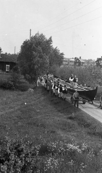 Kyrkbåt på väg